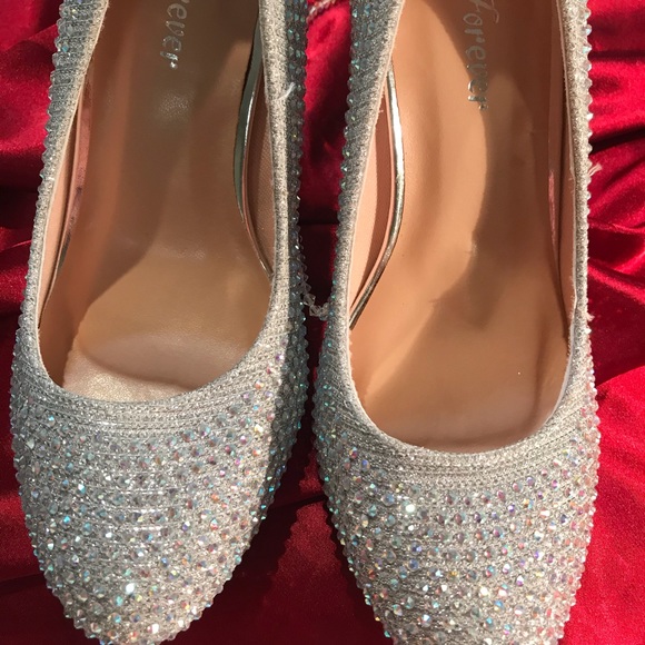 Sparkling silver heels with small crystals - Picture 8 of 12